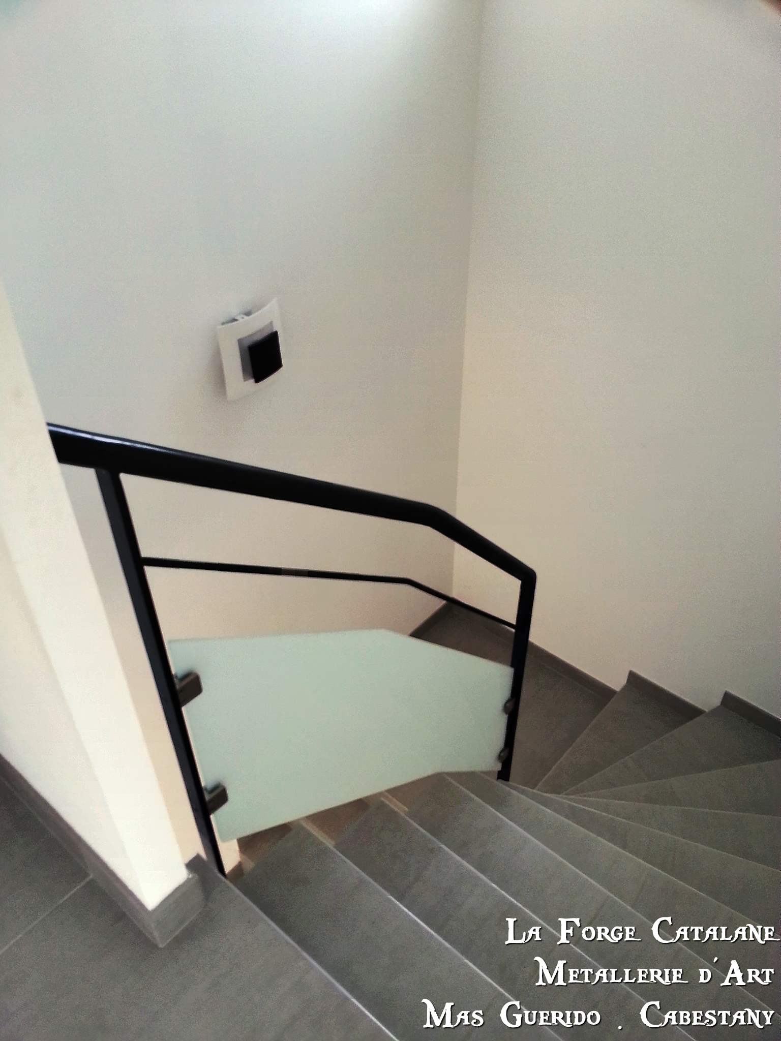 rampant debillarde vitrage tube rond forge catalane 3.jpg